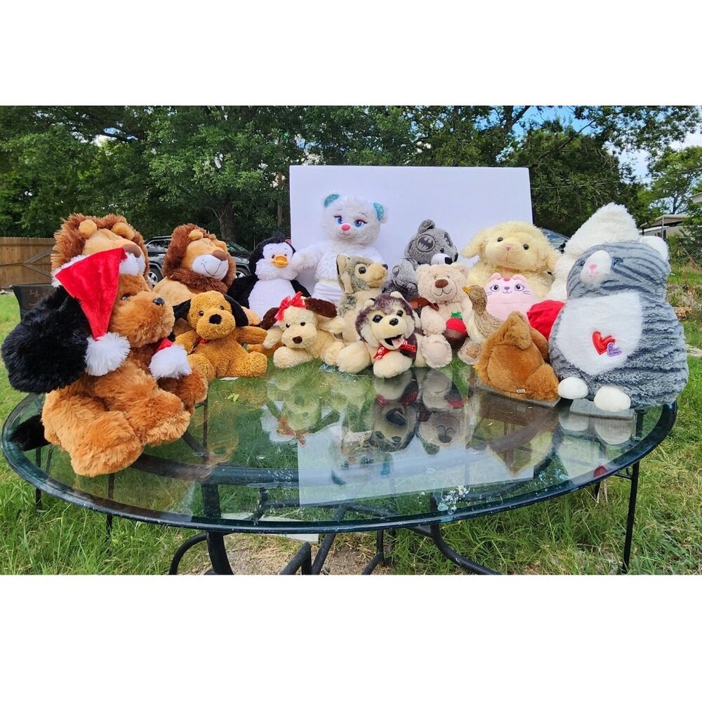 Collection of assorted stuffed animals. (Pack of 20)